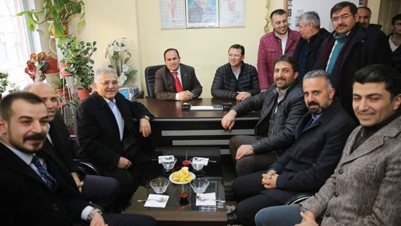 Başkan Büyükkılıç Yozgat Sarıkayalılar Derneğini ziyaret etti 