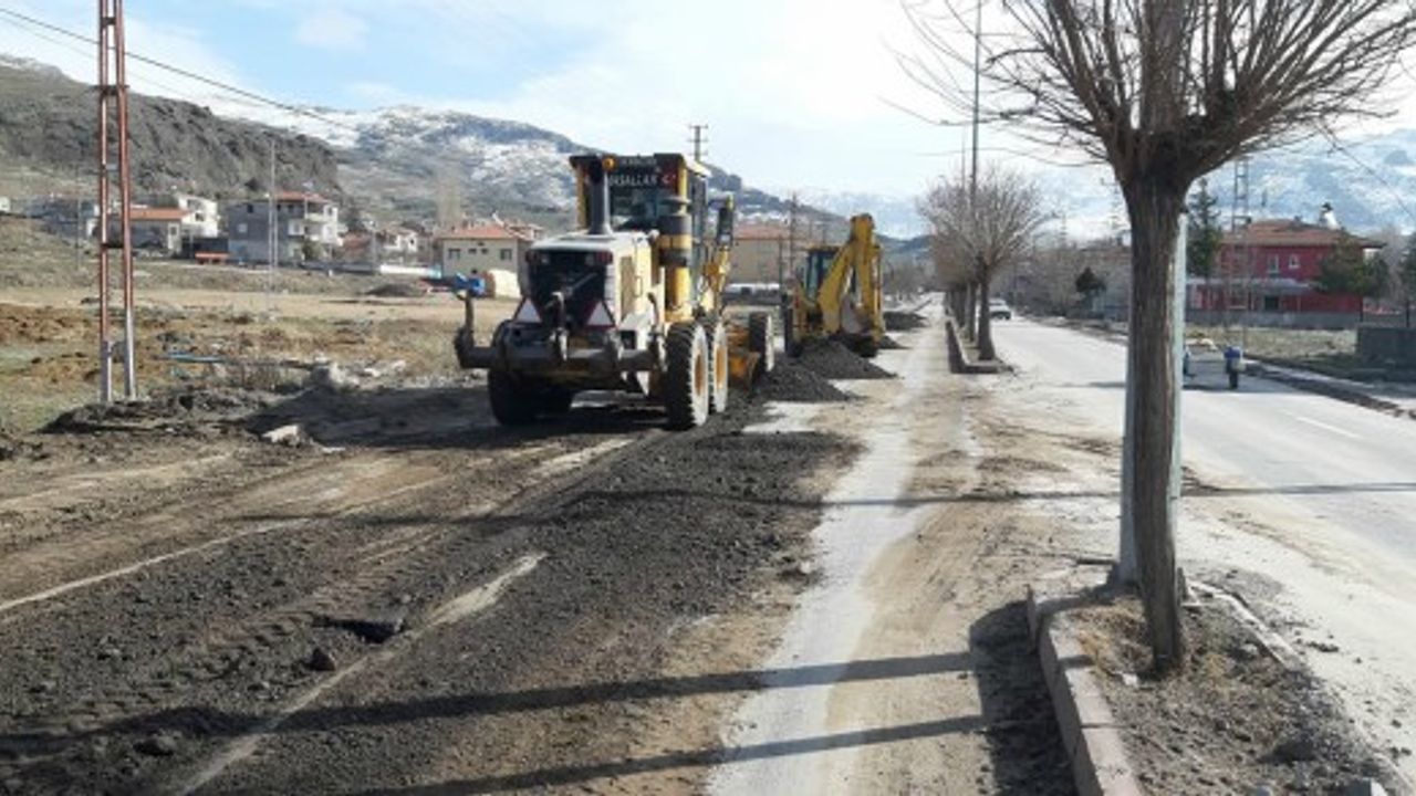 Develi Gazi ve Sarıca Mahallelerinde yol çalışması 