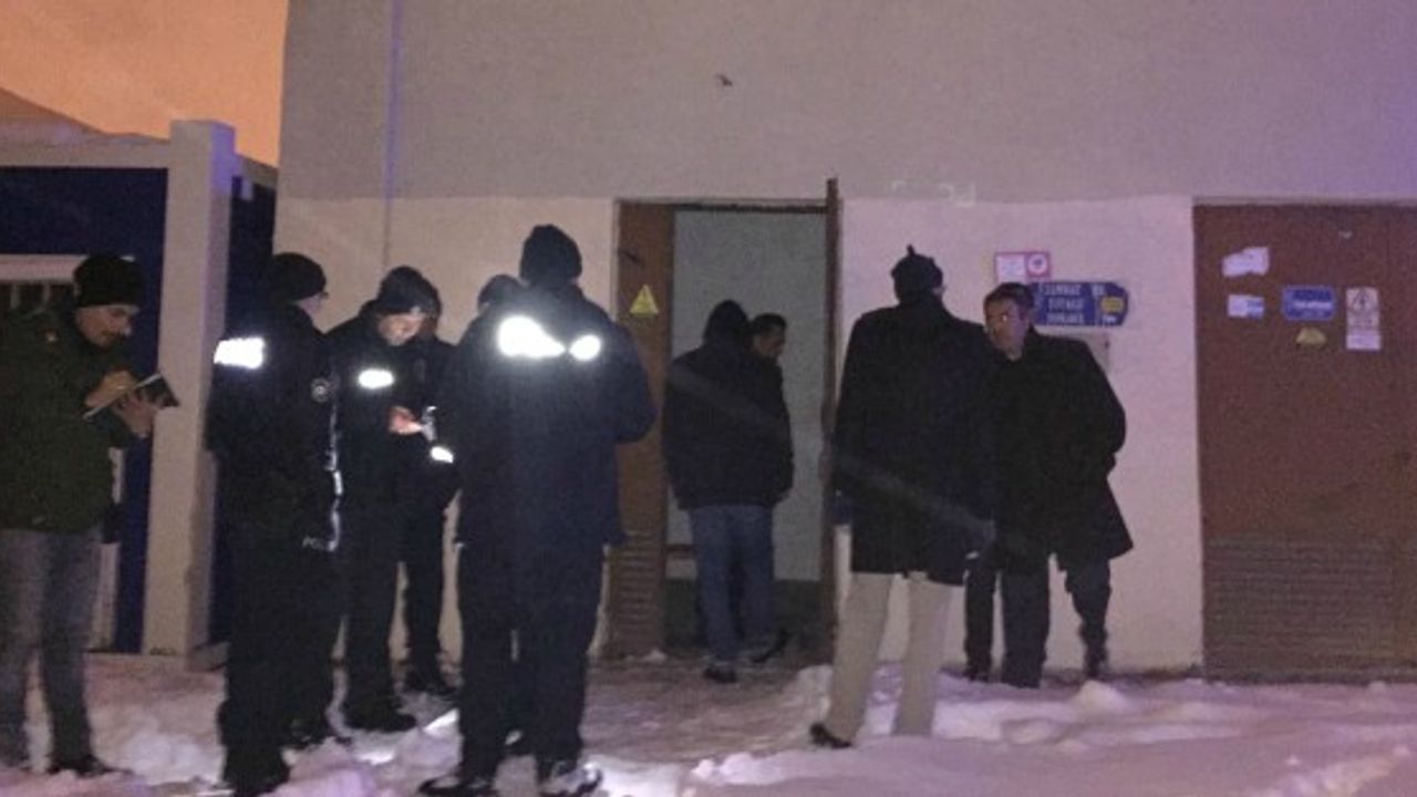 Elektrik trafosuna giren iki kişiden biri hayatını kaybetti 
