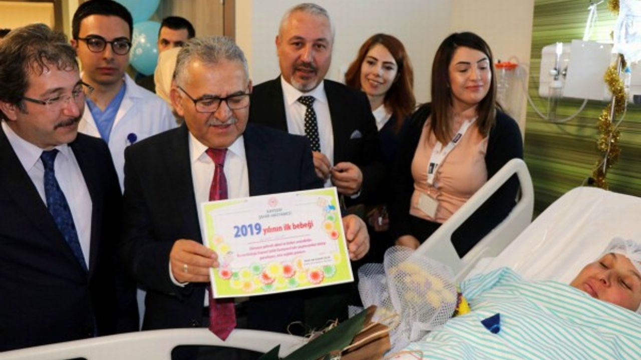 Kayseri'de yeni yılın ilk bebeği 'Recep Tayyip' oldu 