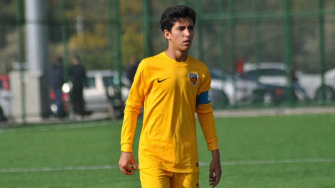 Mehmet Eray Özbek U16 B Milli takıma davet edildi 