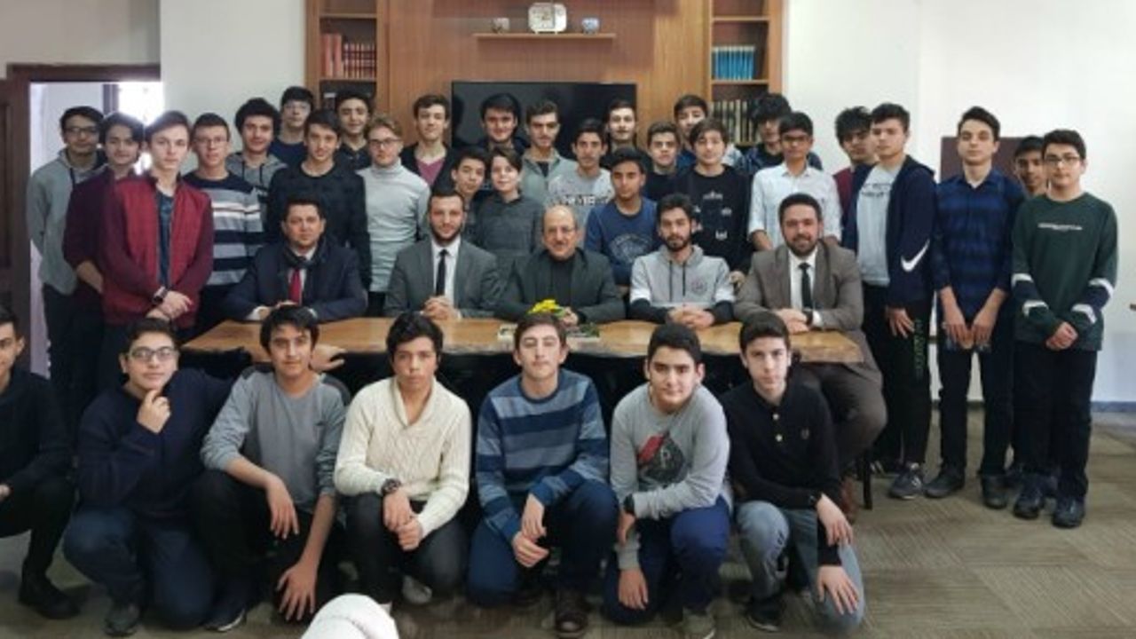 Kayseri'de tanınmış isimler gençlere hayat dersi veriyor