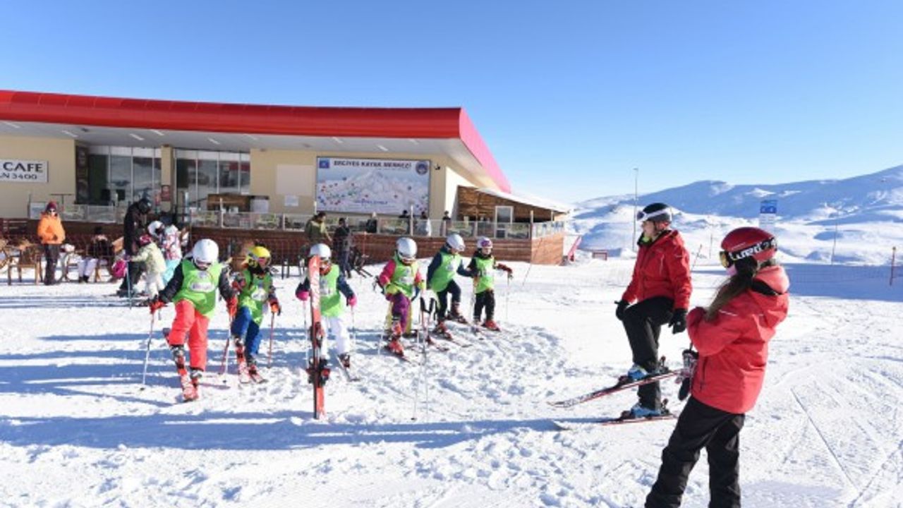 Türkiye’nin en büyük kayak okulu Spor AŞ’de 