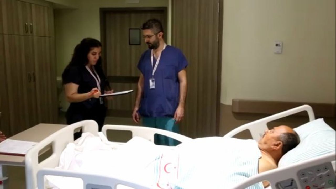 Şehir Hastanesinde bir hasta eş zamanlı iki ameliyatla sağlığına kavuştu 