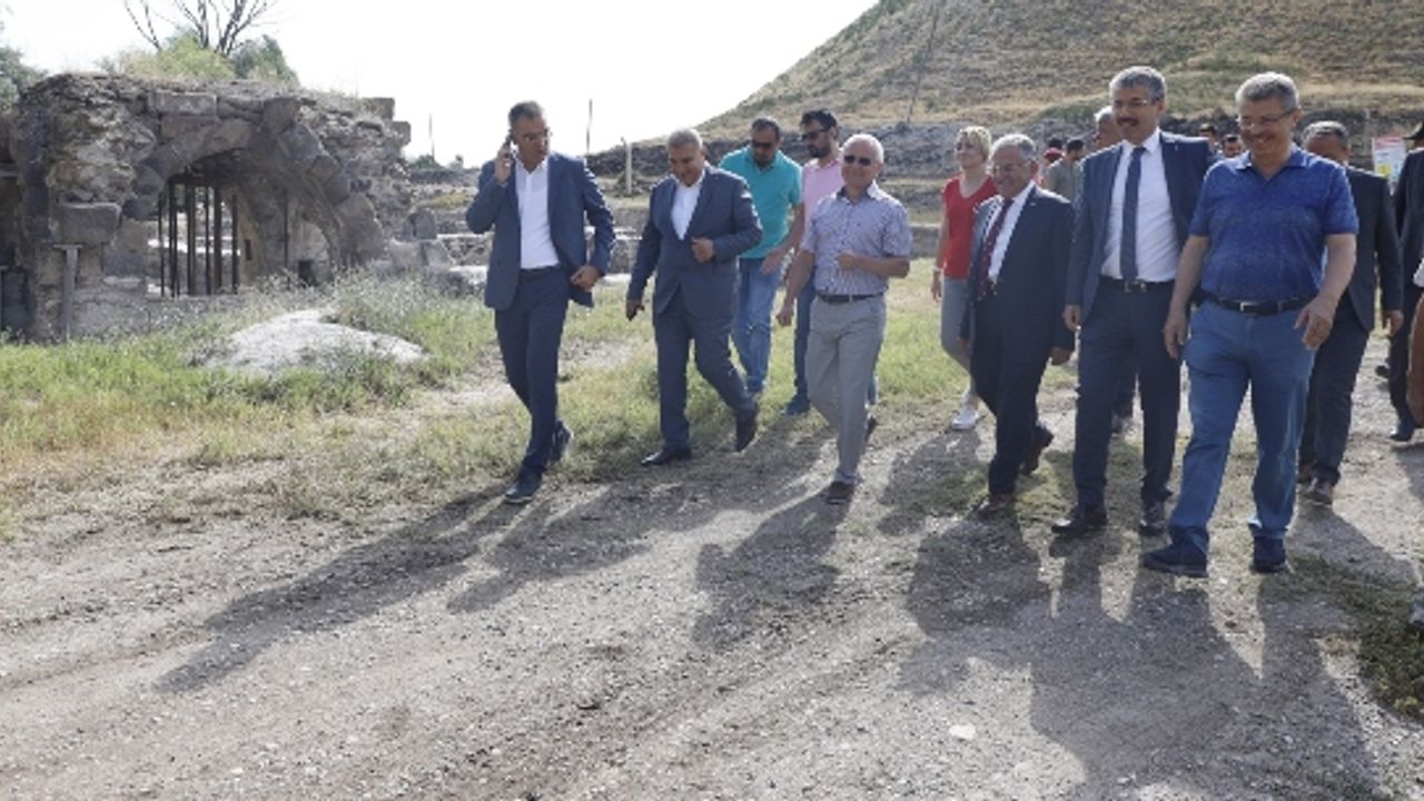 “Selçuklu’nun Merkezi Keykubadiye Sarayı bir an önce gün yüzüne çıkmalı” 
