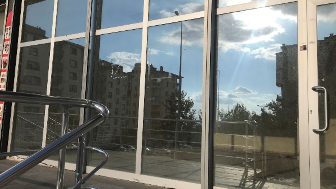 Yıllardır boş duran dükkânların belediyeye ne faydası var?