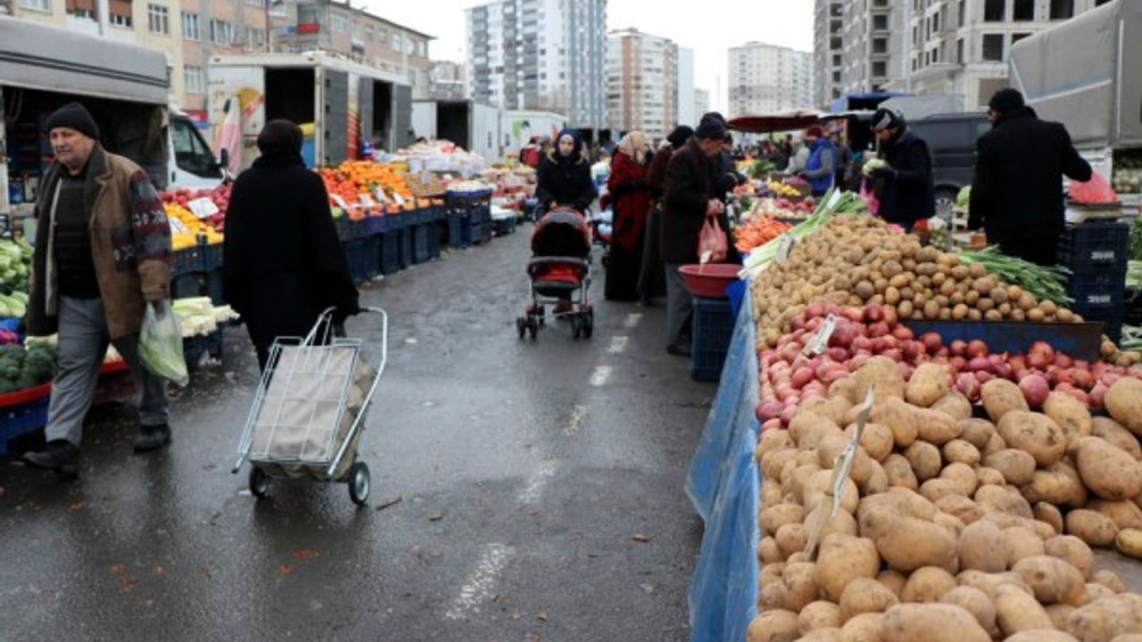 En ucuz ve kaliteli ürünler semt pazarlarında 