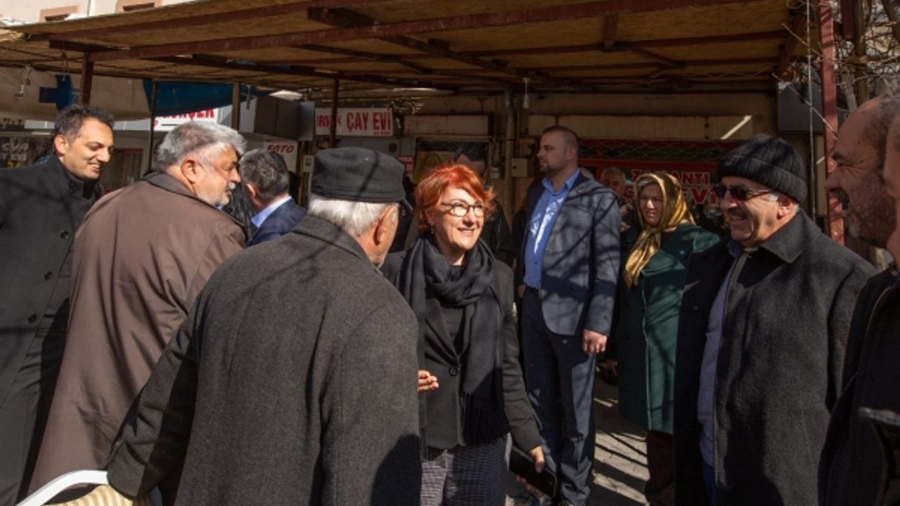 “Halk ekonomik krizle boğuşuyor, iktidar para saçıyor”