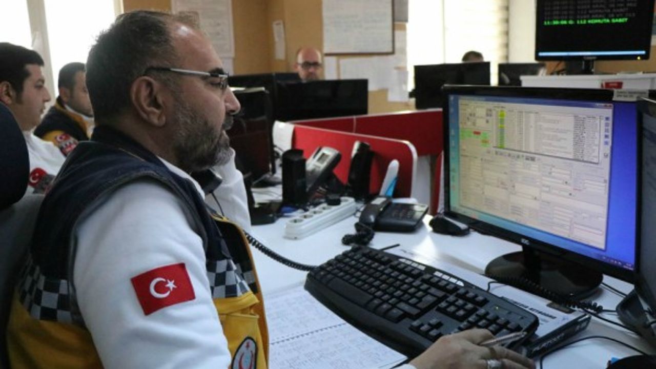 Kapanan yolu açtırmak isteyen, telefonu bozulan 112’yi aradı 