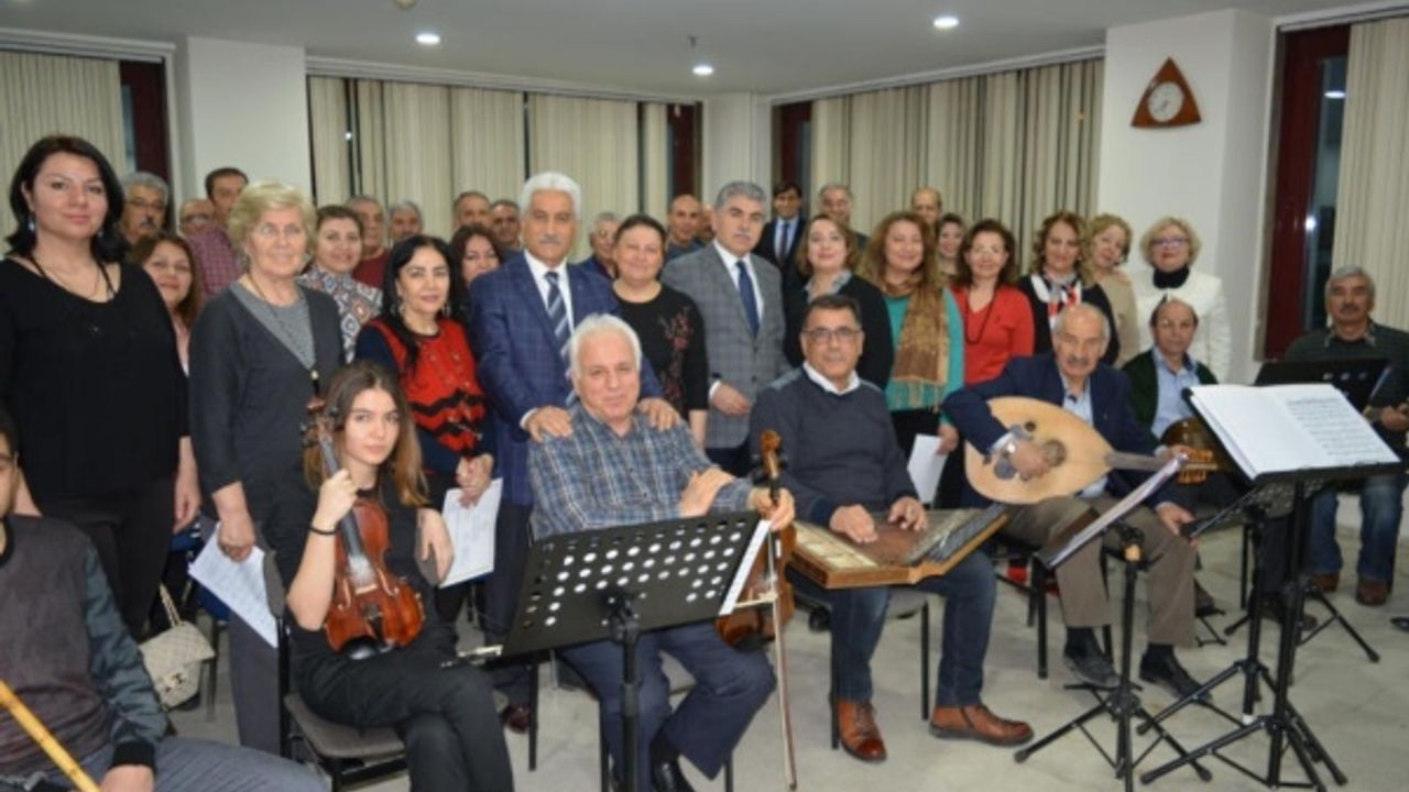 Türk Sanat Müziği kursiyerleri için belge töreni 