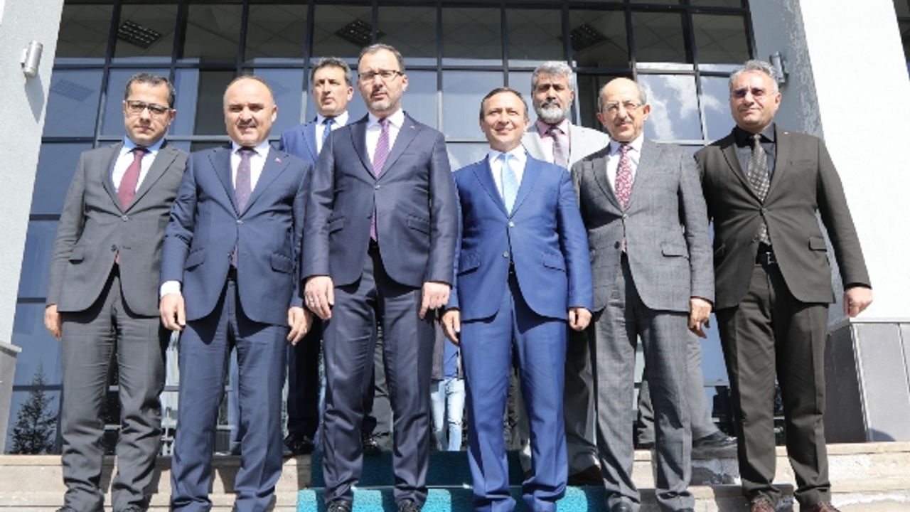 Gençlik ve Spor Bakanı Kasapoğlu, Rektör Çalış’ı ziyaret etti