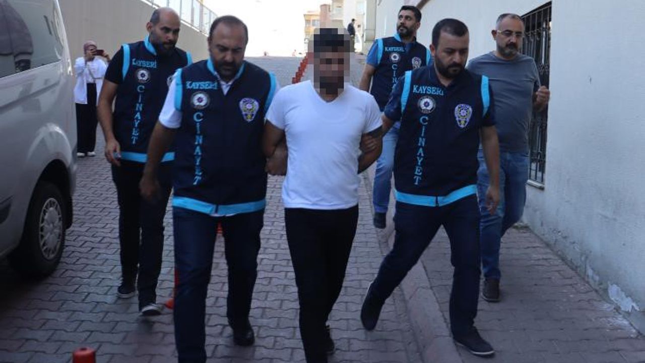 Kayseri'de Oğlunun Katil Zanlısını mahkemede Gördü, Salon Karıştı