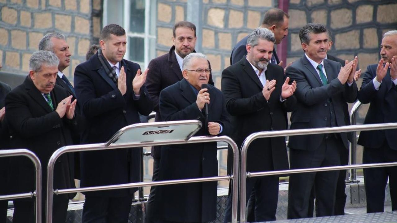 Büyükkılıç, Sarıoğlan'a Seslendi: Biz İnsanlığa Hizmet İçin Buradayız