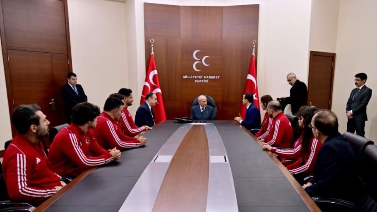 Bahçeli Milli Sporcular İle Bir Araya Geldi
