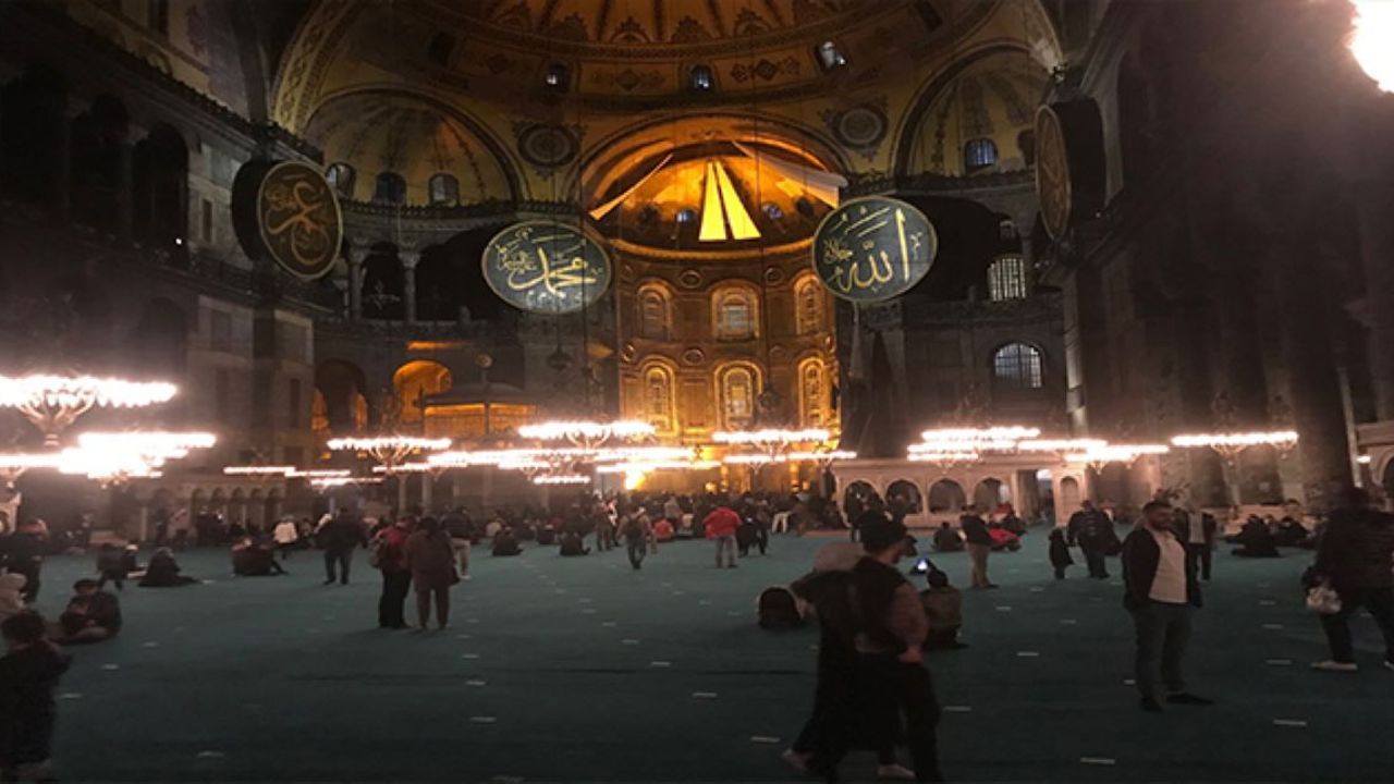 Berat Kandili Ne  Zaman? Berat Kandili'nin Önemi Ve  Anlamı Nedir?