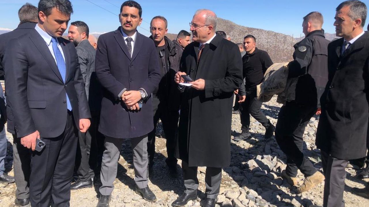Elazığ Valisi Toraman, Göçük Altındaki İşçi İçin: Sağ Olduğunu Teyit Ettik