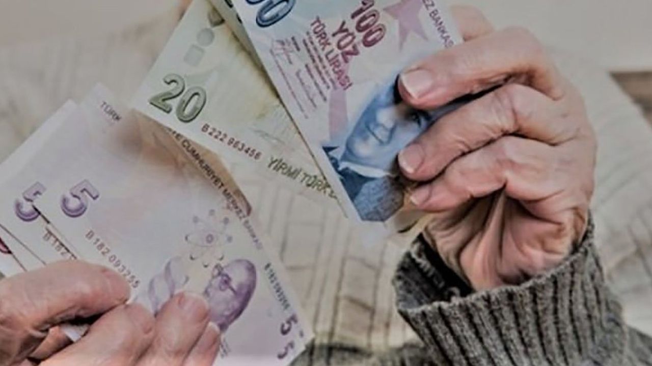 Emeklinin Bayram İkramiyesi TBMM'de Gündeme Gelecek