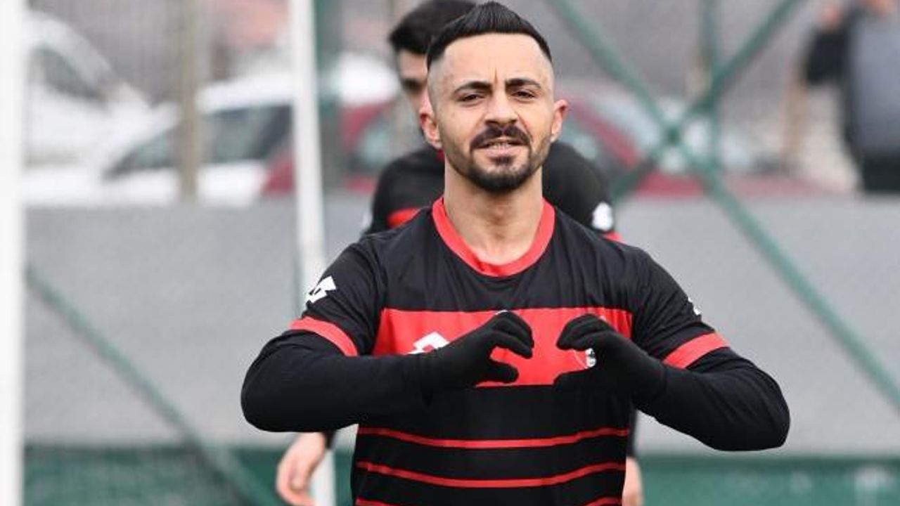 Emrecan Hem Gol Kralı Oldu Hem Şampiyon
