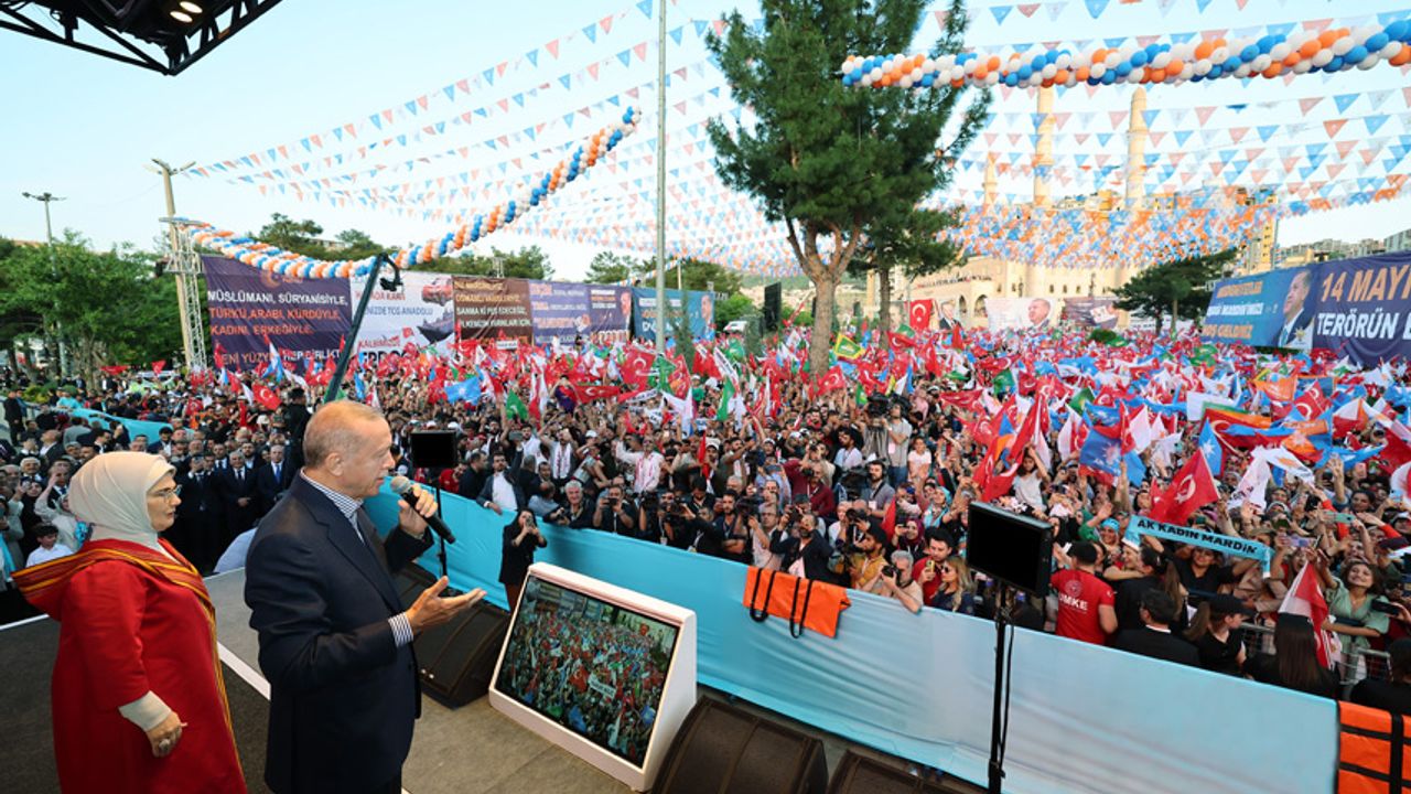 CHP’li Özel’in Memleketinde Erdoğan’dan Gövde Gösterisi! Mitinge Bakın Kaç Kişi Katıldı!