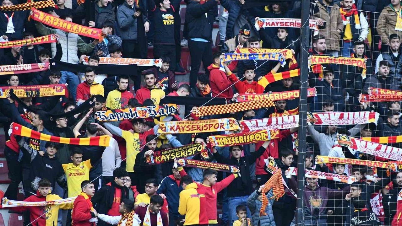 Kayserispor Sahasında 92 Bin Taraftarıyla Buluştu