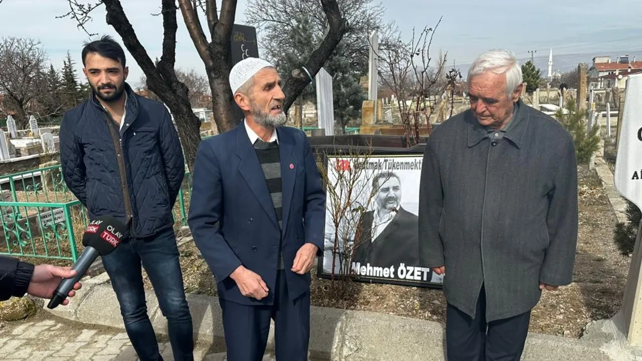 Silahlı saldırıda öldürülen İş Adamı Mehmet Özet Mezarı Başında Anıldı
