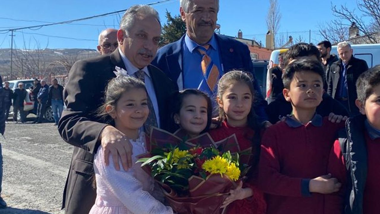 Mustafa Yalçın: Doğduğumuz Yerde Mutlu Olmayı Bileceğiz