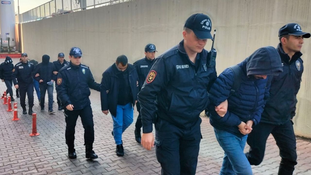 Toplum İçine Çıkacak Yüzleri Kalmamış!