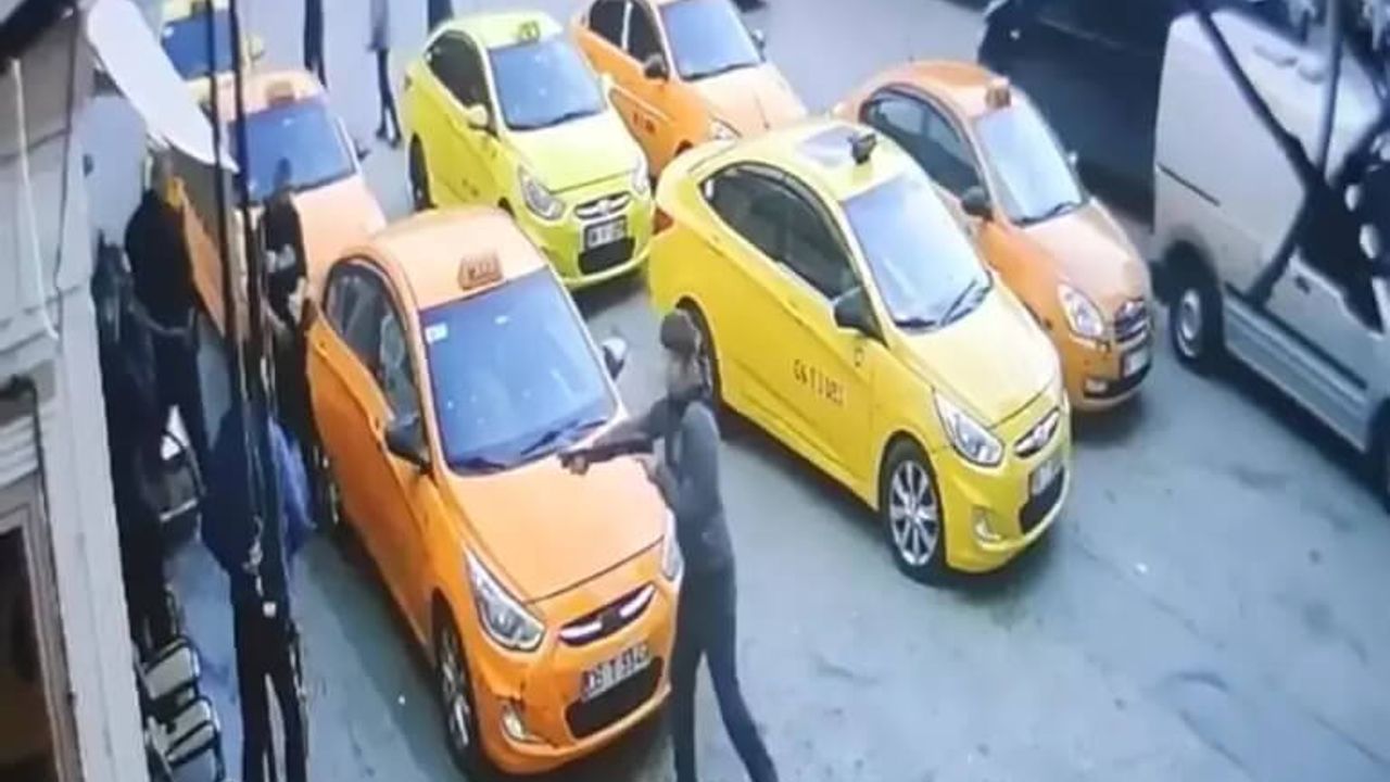 16 Yaşındaki Genç, 3 Saatte 8 Kişiyi Bıçak ve Pompalıyla Yaraladı