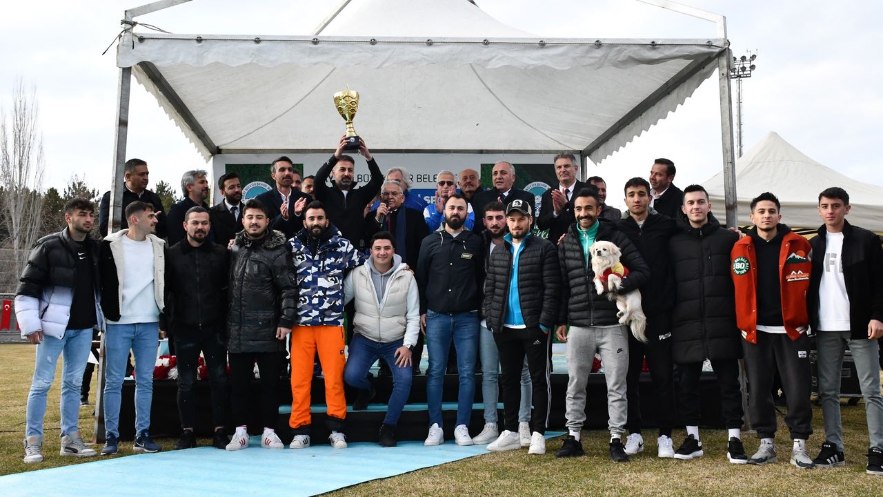 Yahyalıspor Şampiyonluk Kupasını Aldı