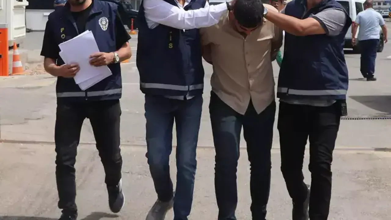 Eşini Ve Kayınpederini Öldürdü, İfadesinde ‘Hazmedemedim’ Dedi