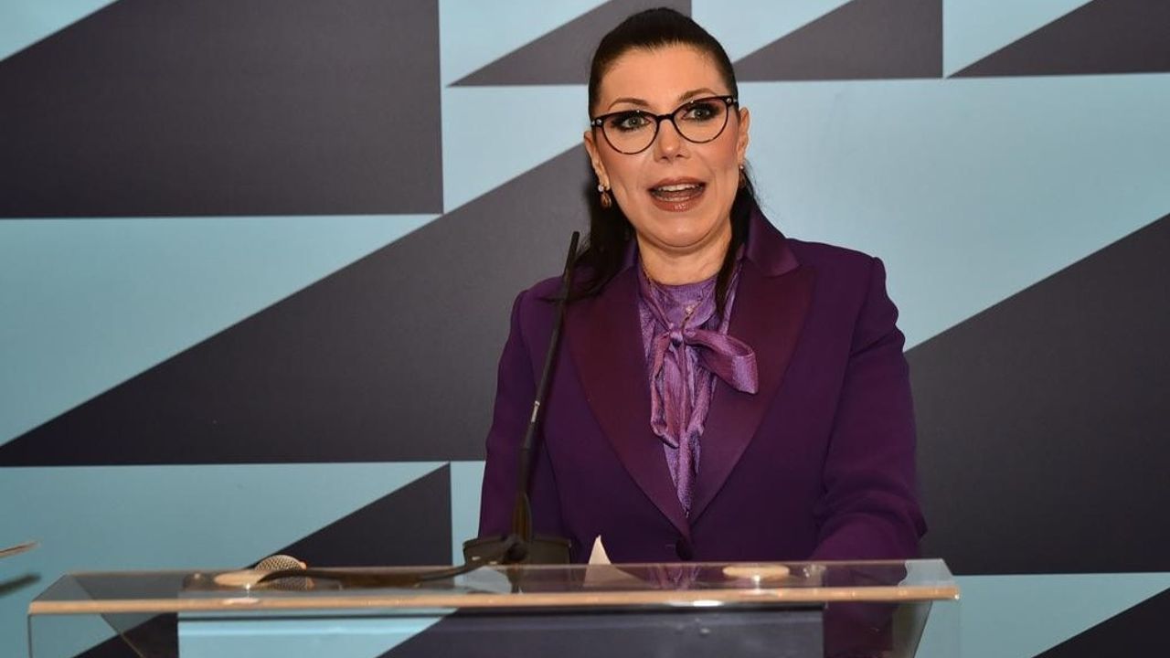 Eski AK Partili Vekil Kraliyet Tarihine Geçti!
