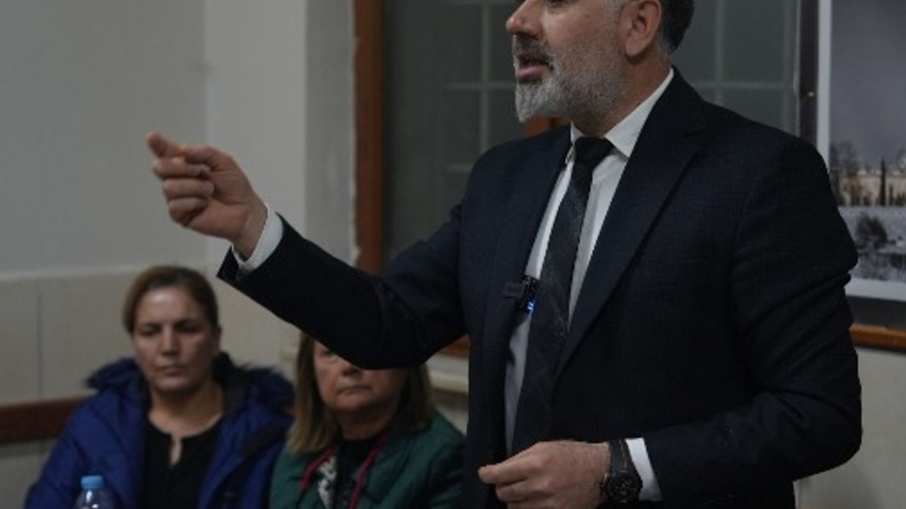 Sedat Kılınç Seçmenle Kucaklaşmaya Devam Ediyor