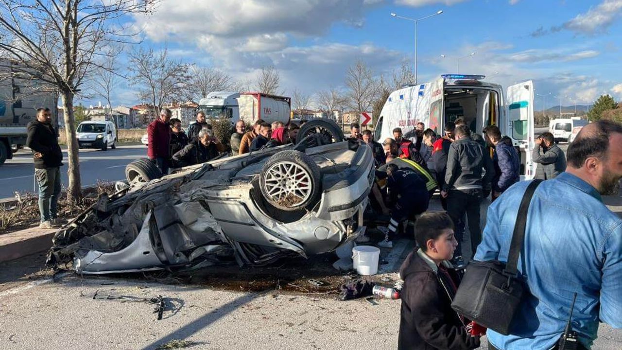 Ağaca Çarpıp Takla Atan Otomobilin Sürücüsü Öldü