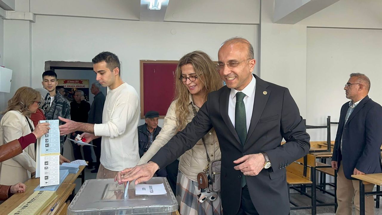 CHP'li Aşkın Genç, Oyunu Kullandı