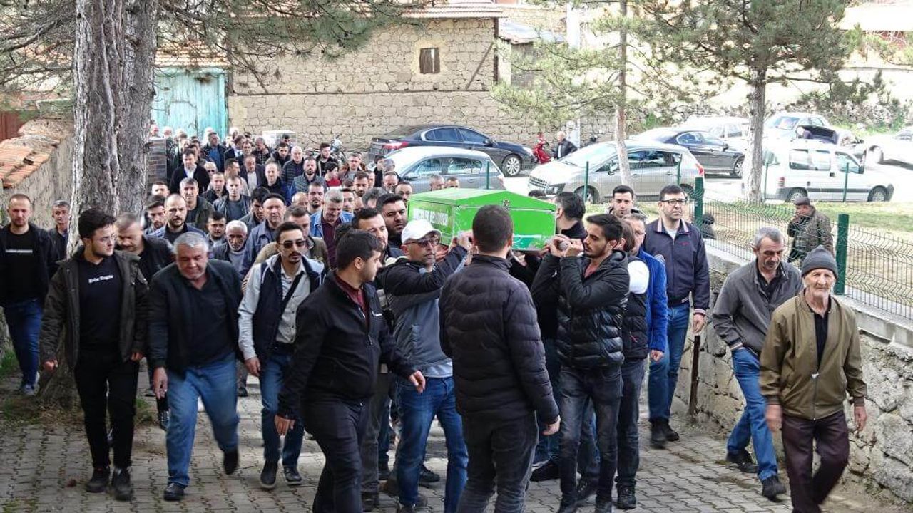 Boğularak Ölen Çocuk Toprağa Verildi