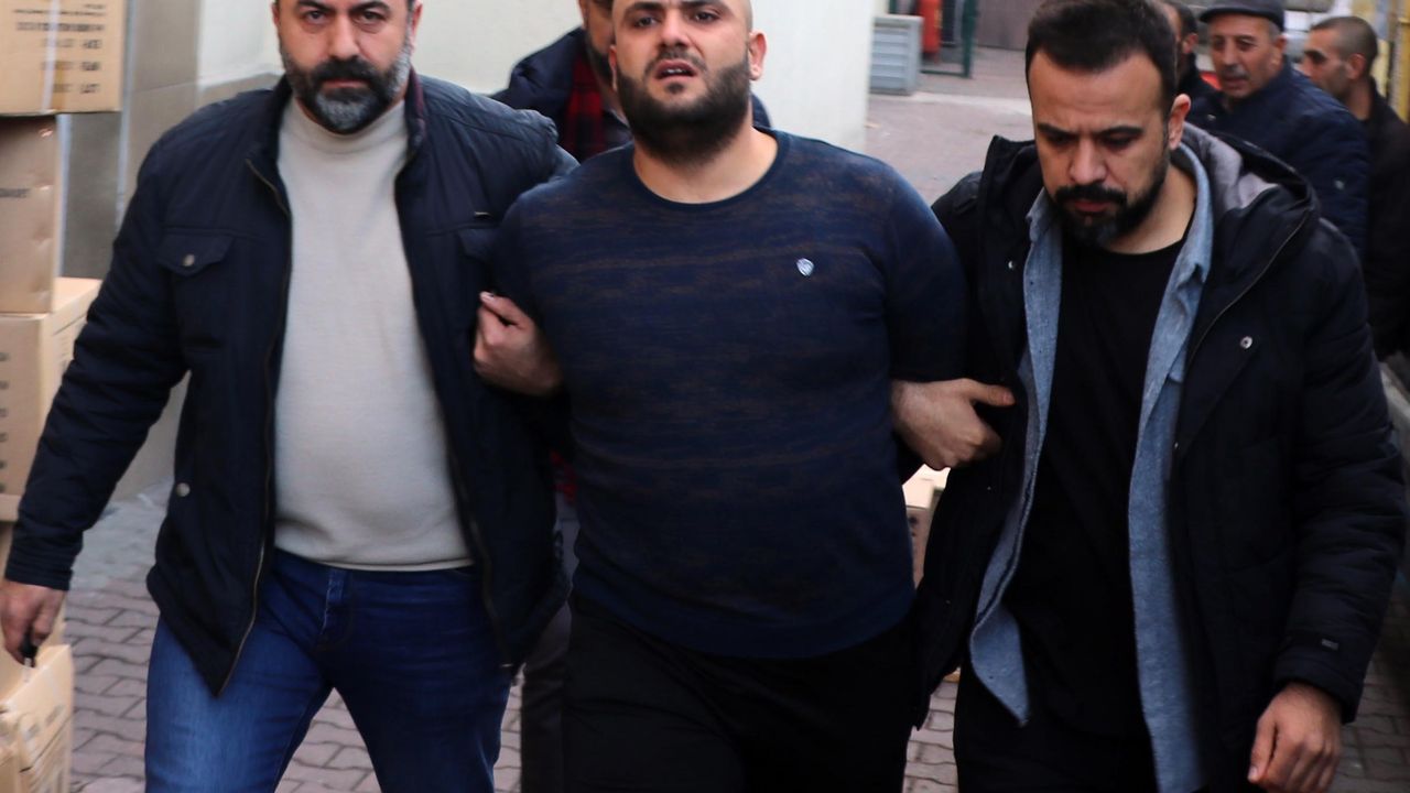 Mahkeme Salonunda Şeriat İstiyorum dedi, Tokadı Bastı!