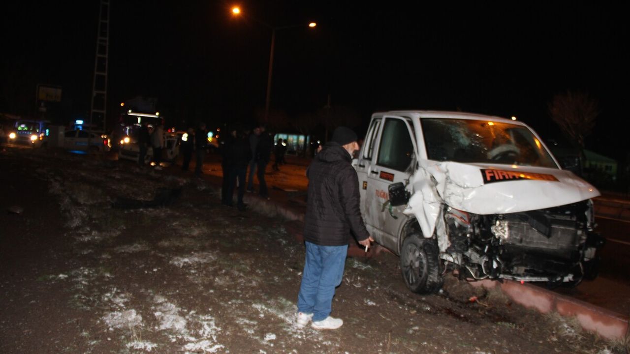 Erkilet Bulvarı'nda Can Pazarı: 2'si Ağır 5 Yaralı