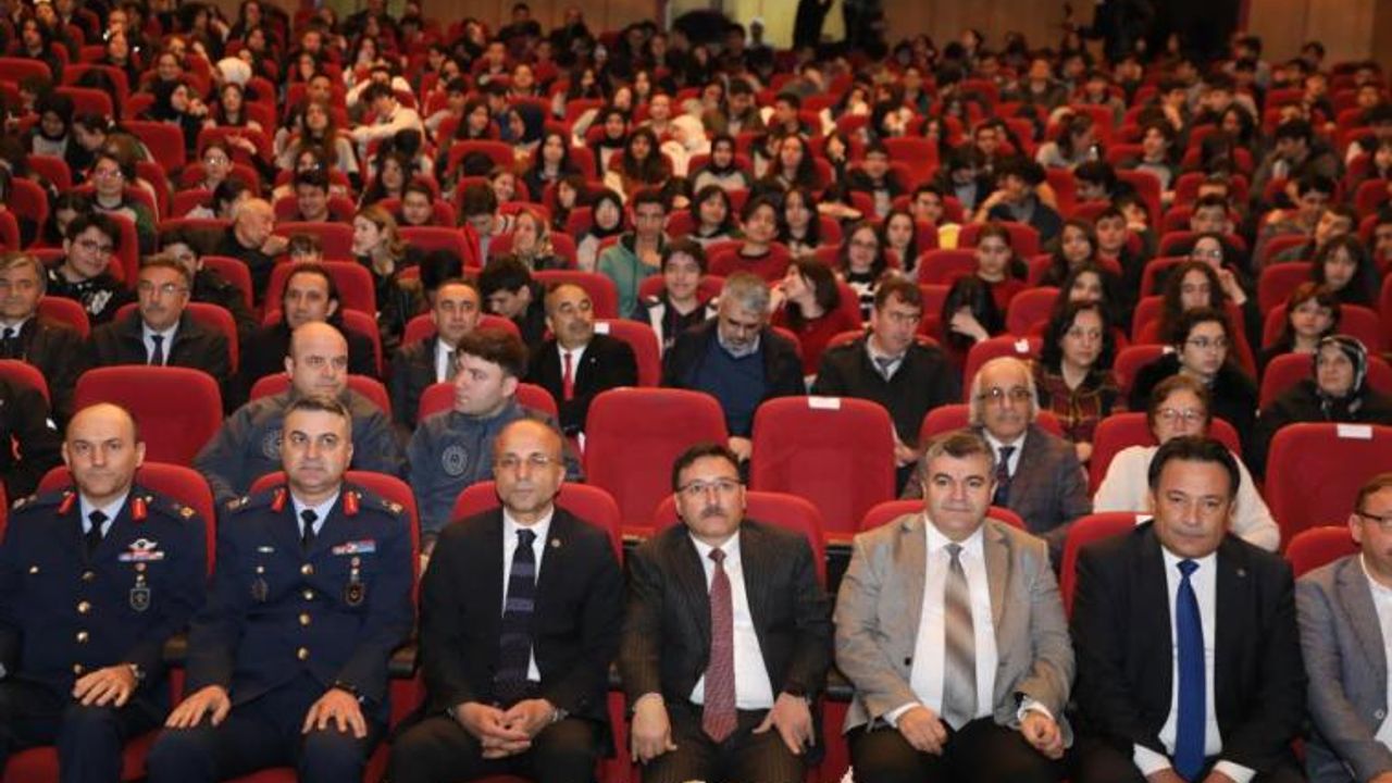 Vali Çiçek'ten İstiklal Marşı'na Övgü Dolu Sözler
