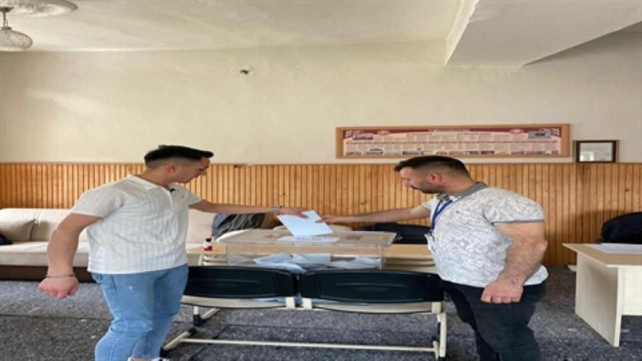 Kayserili Vatandaşlar Türkiye Gündemine Oturdu! Oy Kullanmaya Bakın Nasıl Gittiler