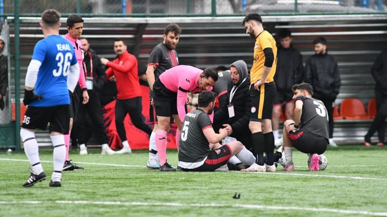 Omzu Çıkan Oyuncuya İlk Müdahale Hakemden Geldi