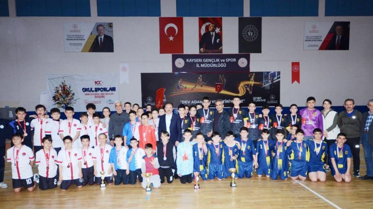 Küçük Erkekler Hentbol Kayseri Şampiyonu Belli Oldu