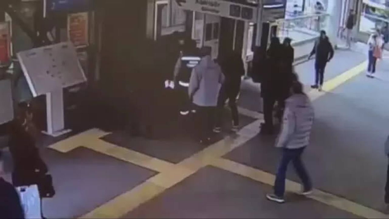 Kadın Güvenlik Görevlisini Yüzünden Bıçakladı, İfadesi Şaşkınlık Yarattı!
