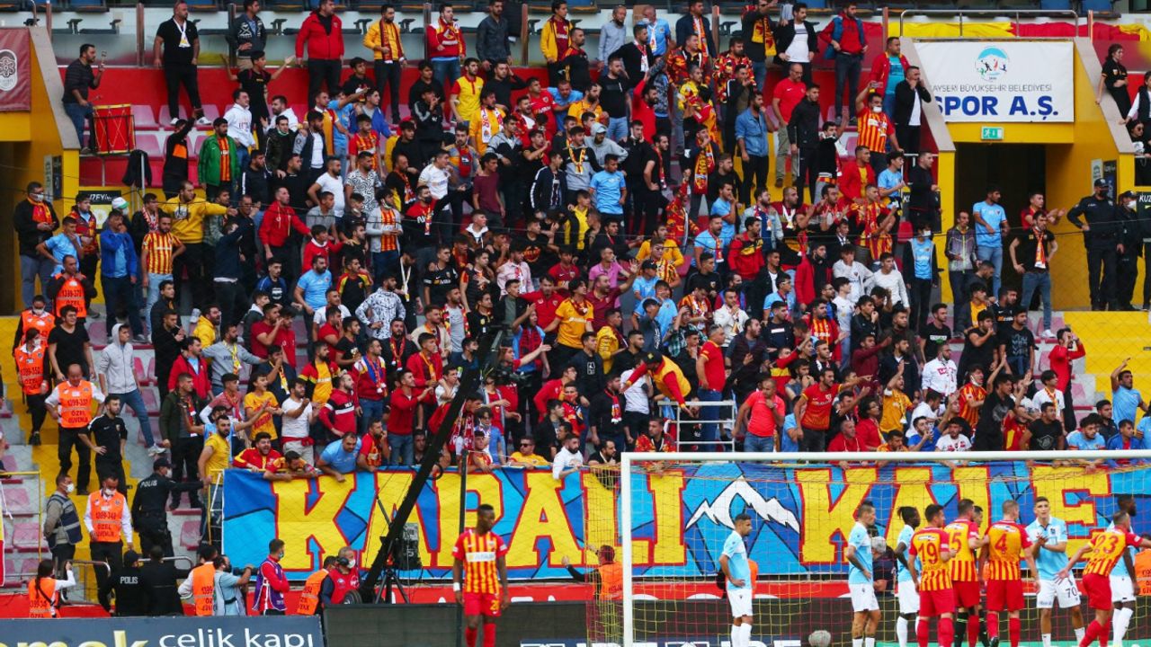 Haydi Büyük Kayserispor Taraftarı Takımını Yalnız Bırakma