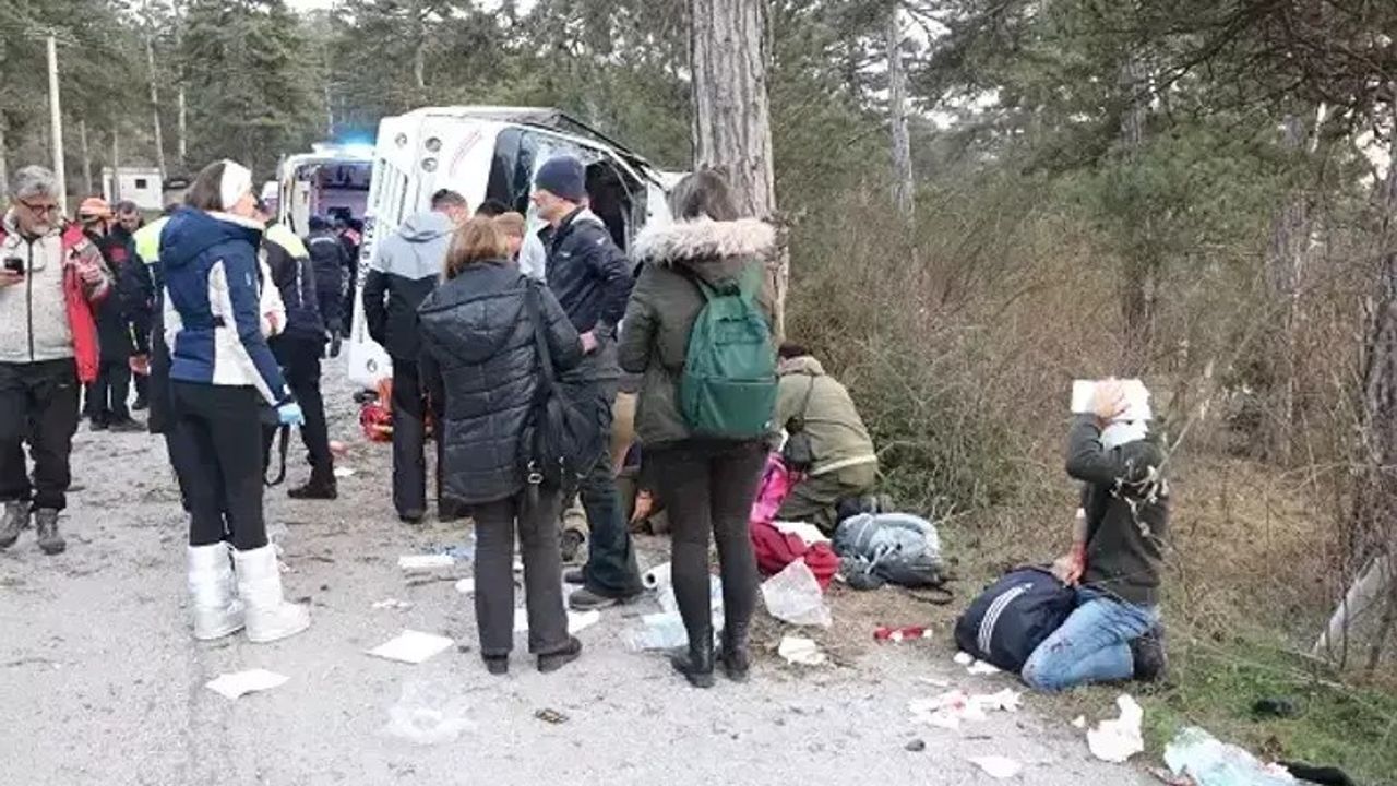 Minibüs Devrildi: Çok Sayıda Yaralı Var