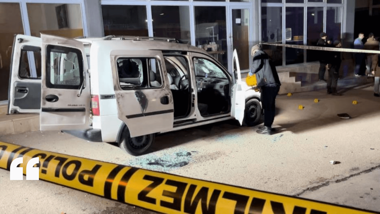 Silahlı Alacak Verecek Kavgasında Otomobile Kurşun Yağdı