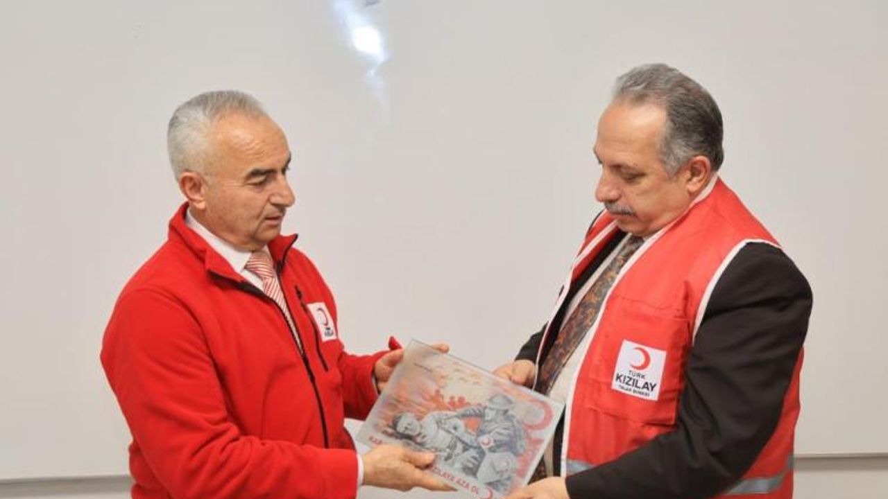 Kızılay’dan Başkan Yalçın’a Övgü Ve Teşekkür Plaketi