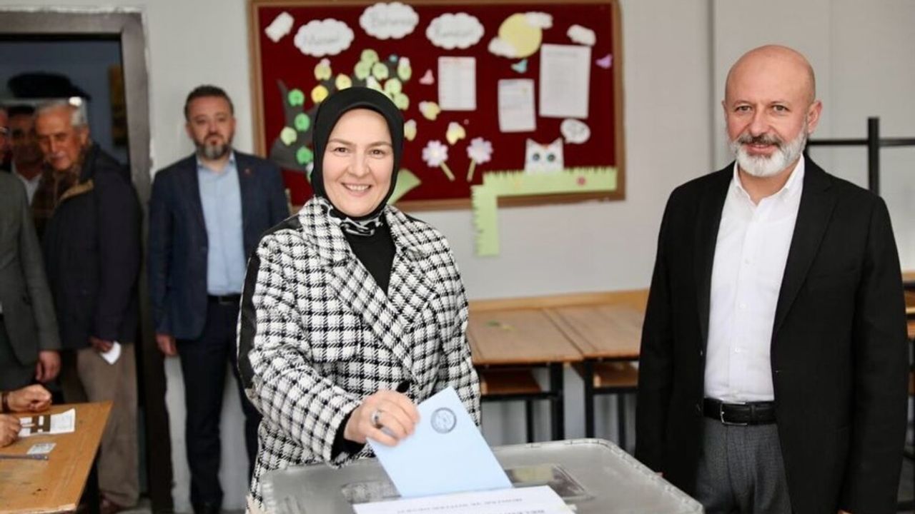 Çolakbayrakdar Çifti, Oylarını Kullandı