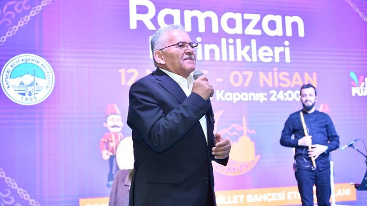 Başkan Büyükkılıç Konserde Türkü Söyledi