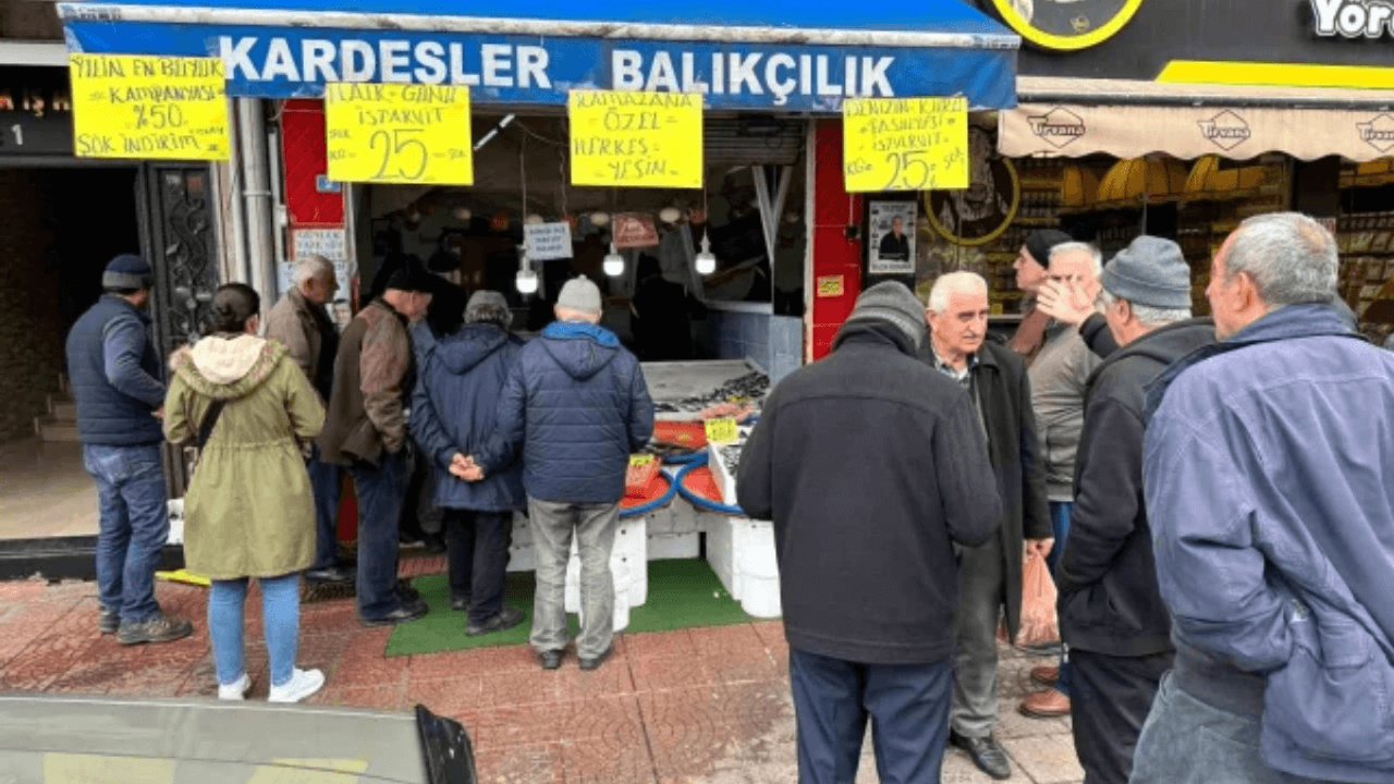 Denizin Kuru Fasulyesi Olay Oldu: Gören Kuyruğa Dizildi