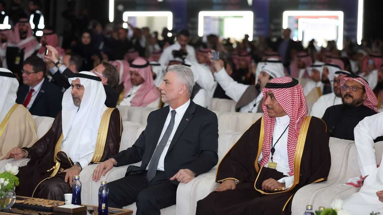 Bakan Bolat Suudi Arabistan'da Düzenlenen LEAP Fuarı'na Katıldı
